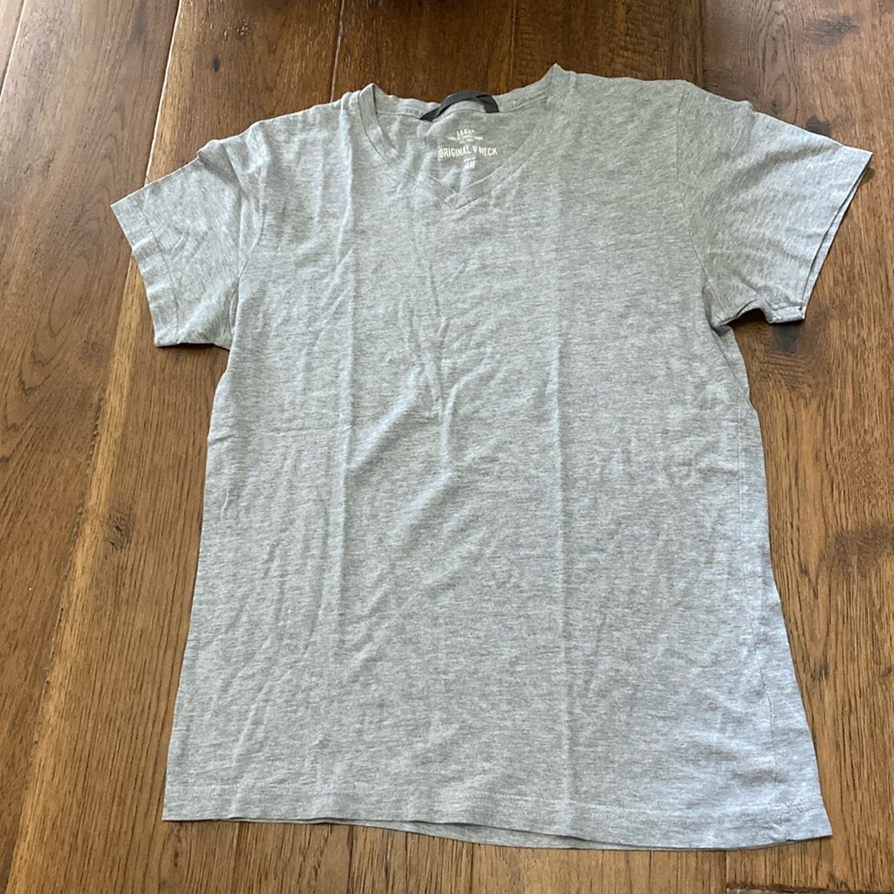 H&M v neck t-shirt